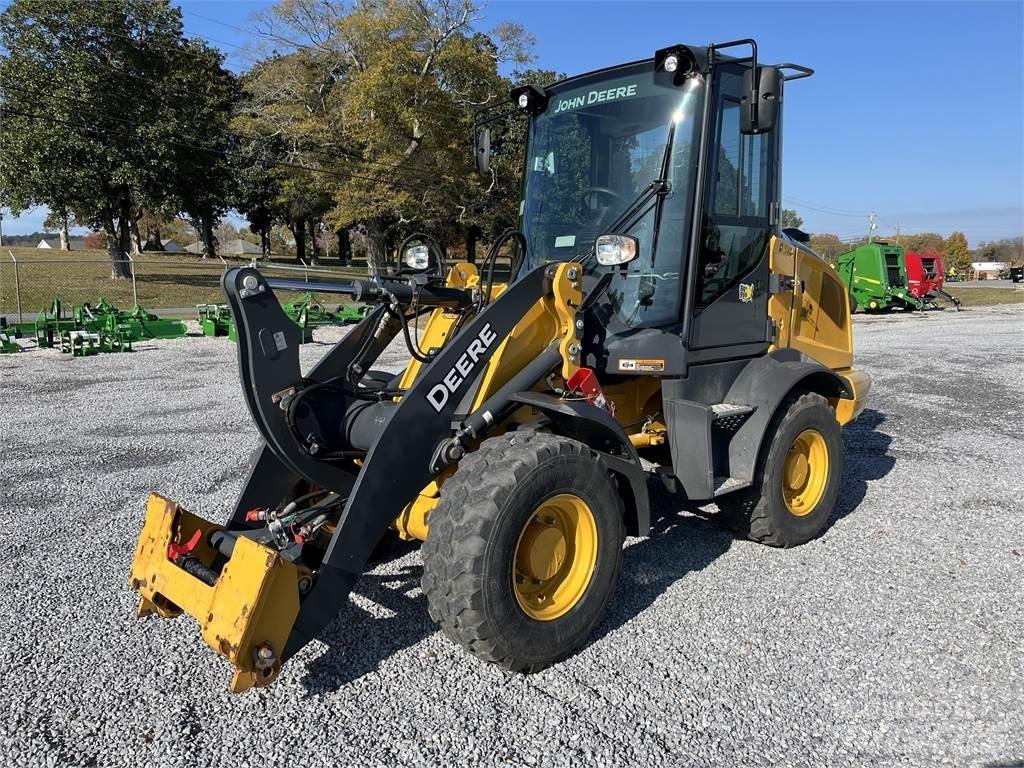 John Deere 244L Mini homlokrakodók