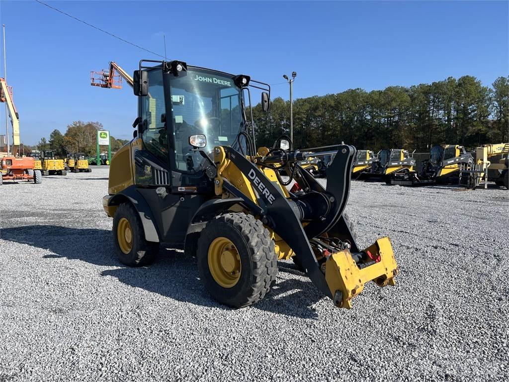 John Deere 244L Mini homlokrakodók