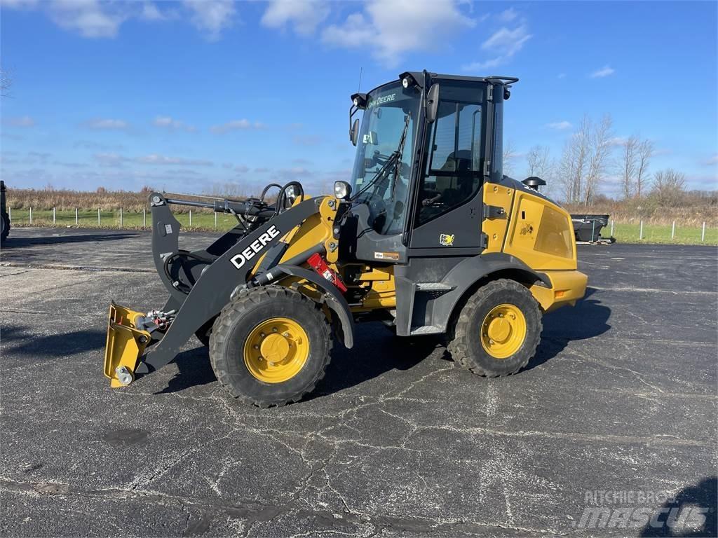 John Deere 244L Mini homlokrakodók