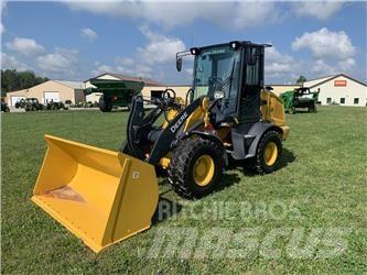 John Deere 244L Gumikerekes homlokrakodók