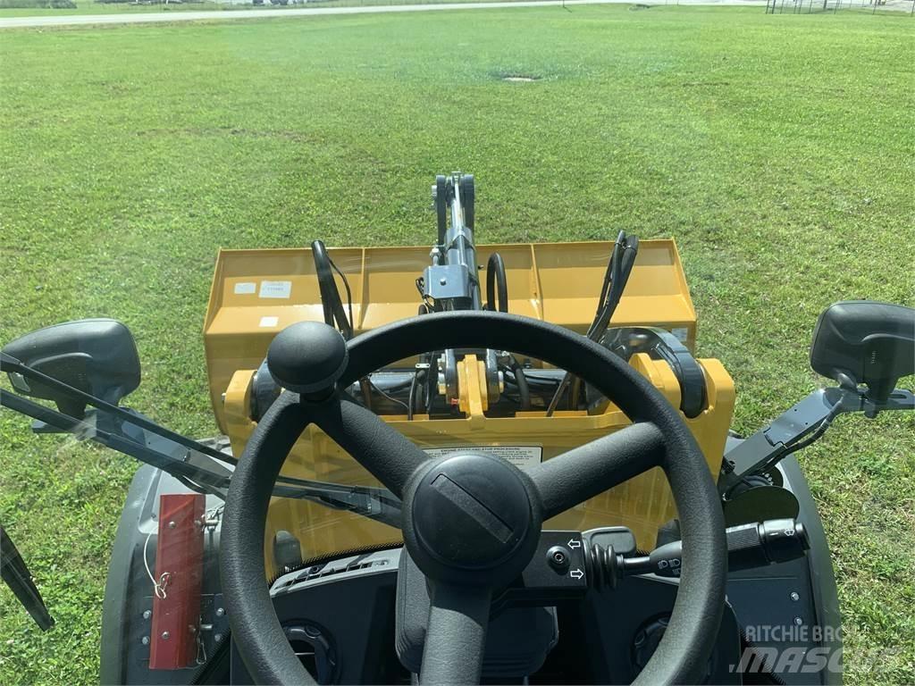 John Deere 244L Gumikerekes homlokrakodók