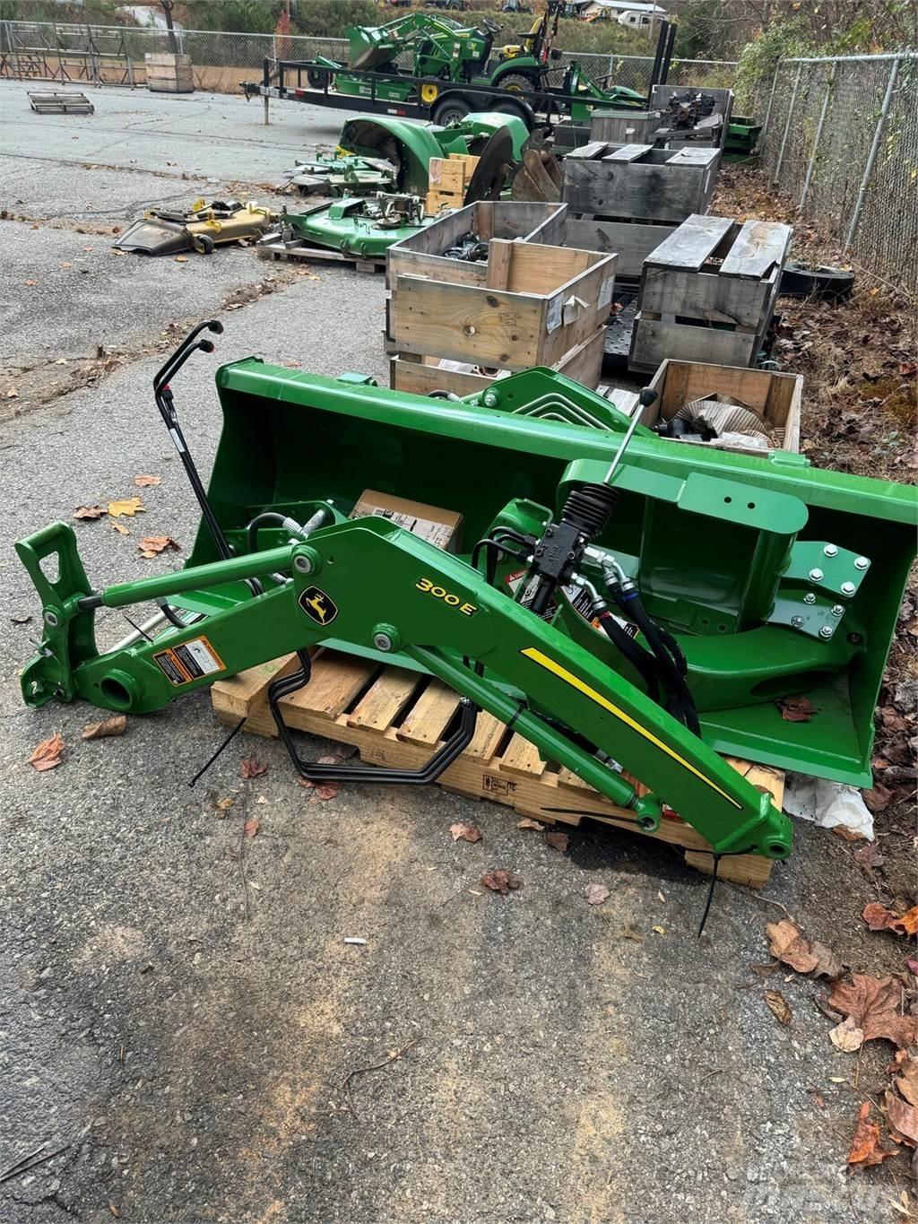John Deere 300E Egyéb mezőgazdasági gépek