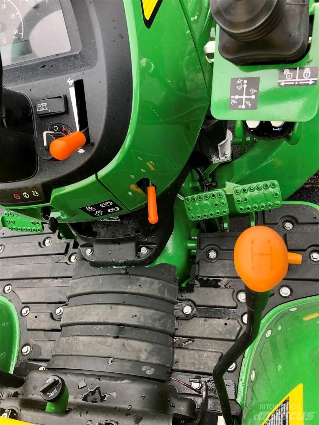 John Deere 3043D Traktorok