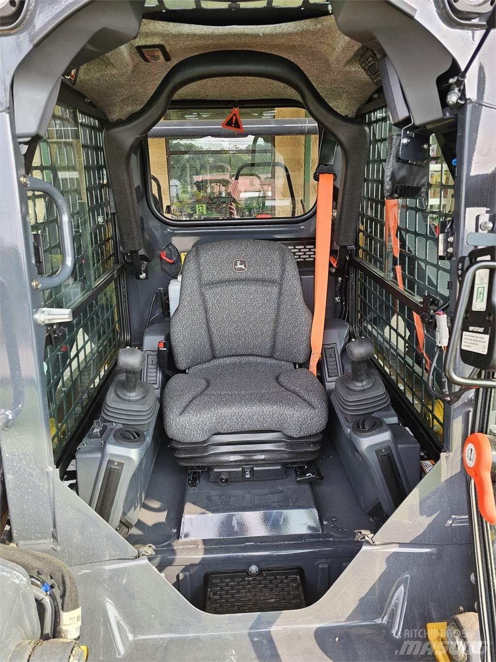 John Deere 317G Mini homlokrakodók