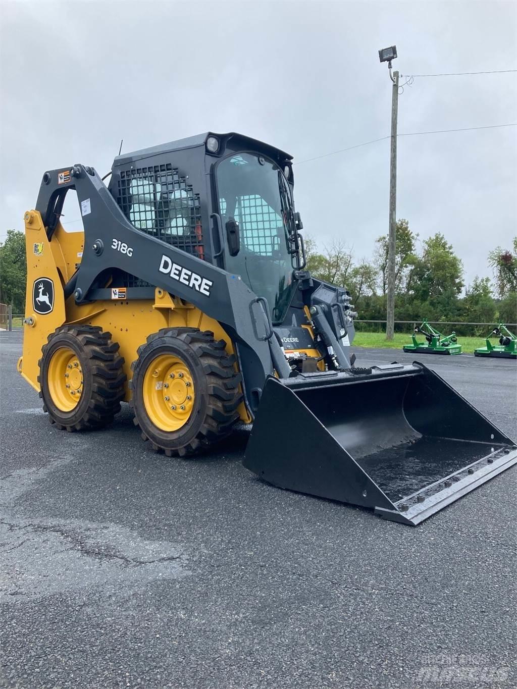 John Deere 318G Kompaktrakodók