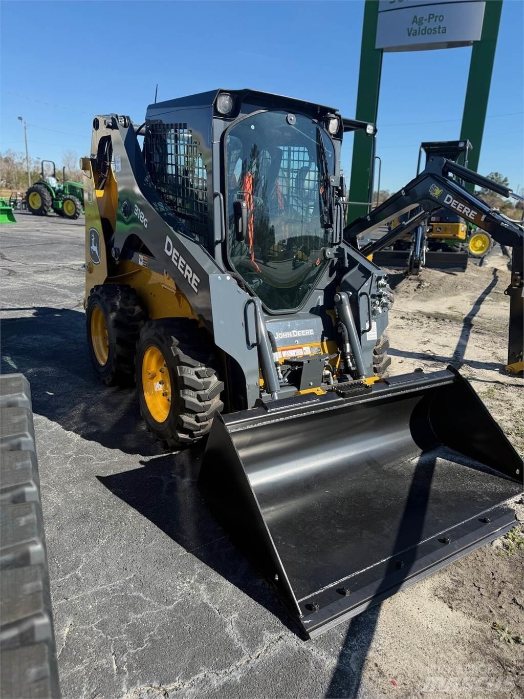 John Deere 318G Kompaktrakodók