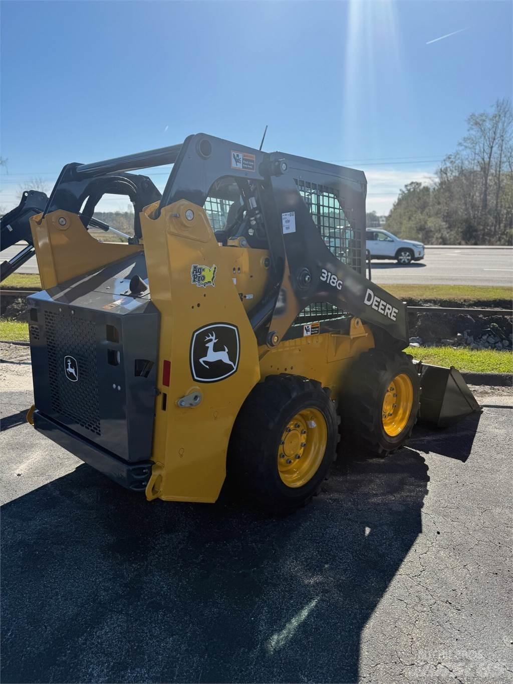 John Deere 318G Kompaktrakodók