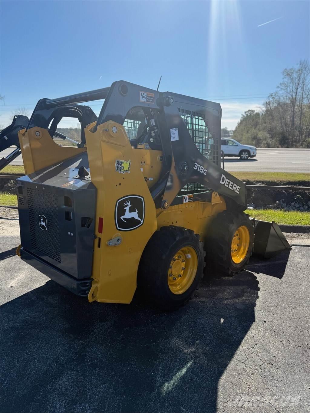 John Deere 318G Kompaktrakodók