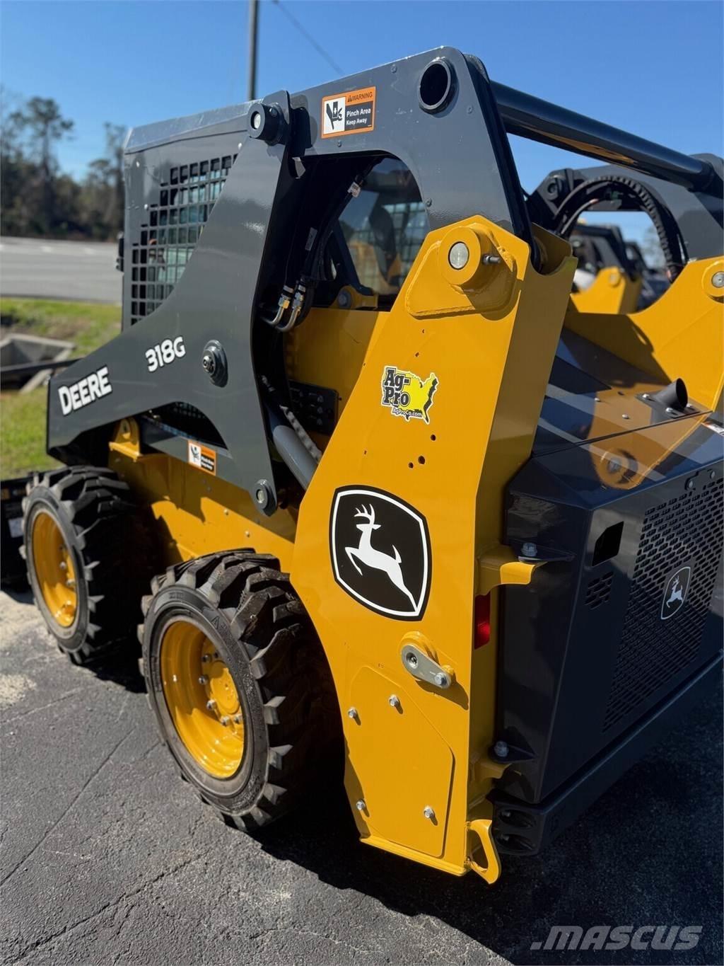 John Deere 318G Kompaktrakodók
