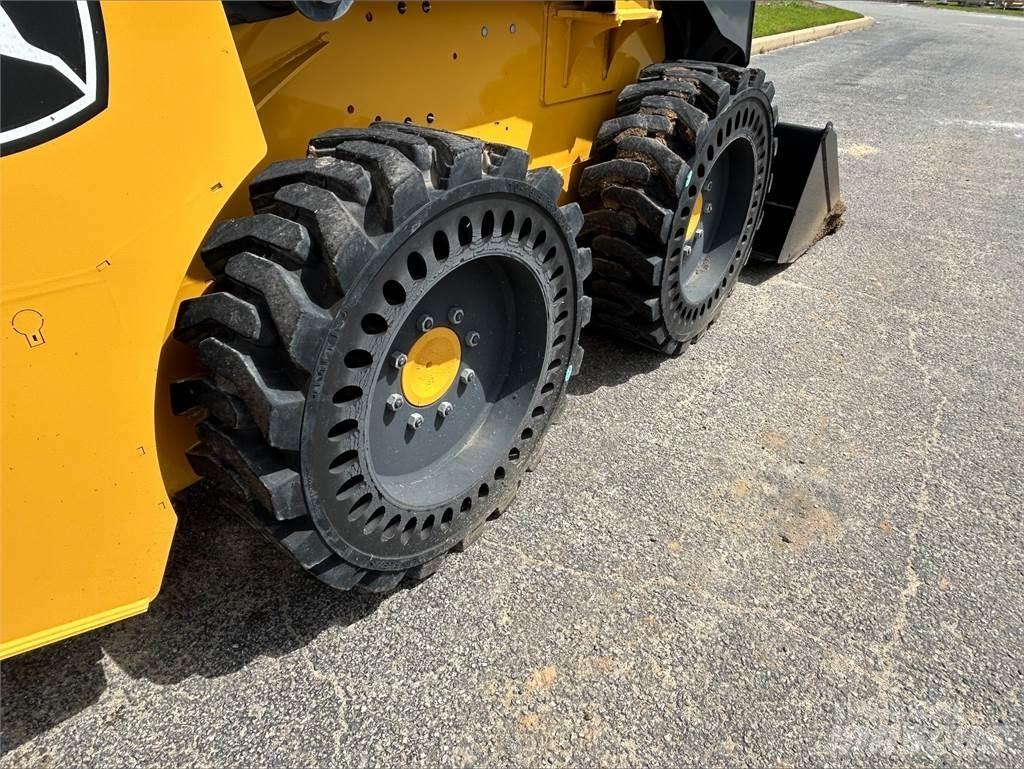 John Deere 318G Kompaktrakodók