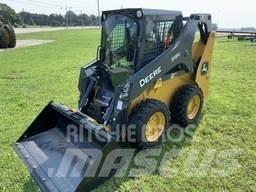 John Deere 318G Kompaktrakodók