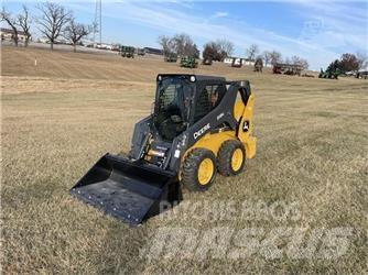 John Deere 318G Kompaktrakodók