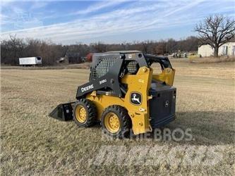 John Deere 318G Kompaktrakodók