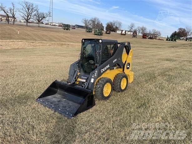 John Deere 318G Kompaktrakodók