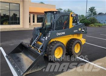 John Deere 320G Kompaktrakodók