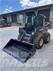 John Deere 320G Kompaktrakodók