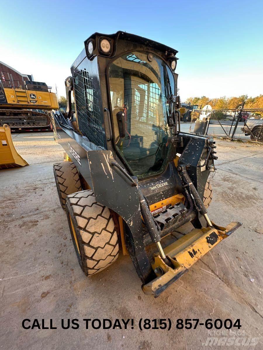 John Deere 320G Kompaktrakodók
