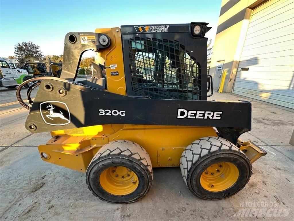 John Deere 320G Kompaktrakodók