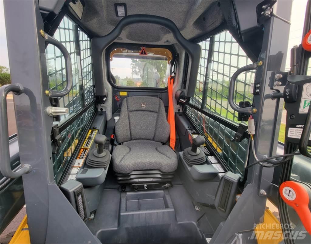 John Deere 324G Kompaktrakodók
