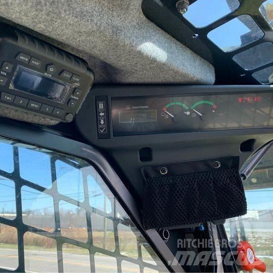 John Deere 324G Kompaktrakodók