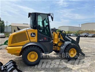John Deere 324P Gumikerekes homlokrakodók
