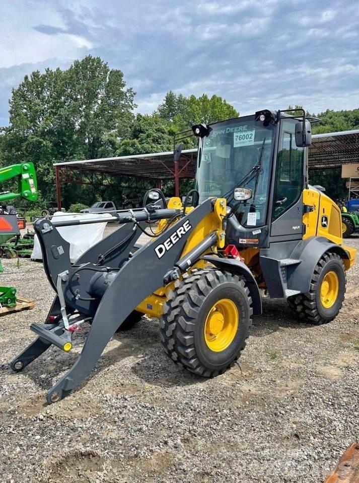 John Deere 324P Gumikerekes homlokrakodók