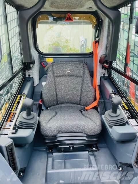 John Deere 325G Mini homlokrakodók
