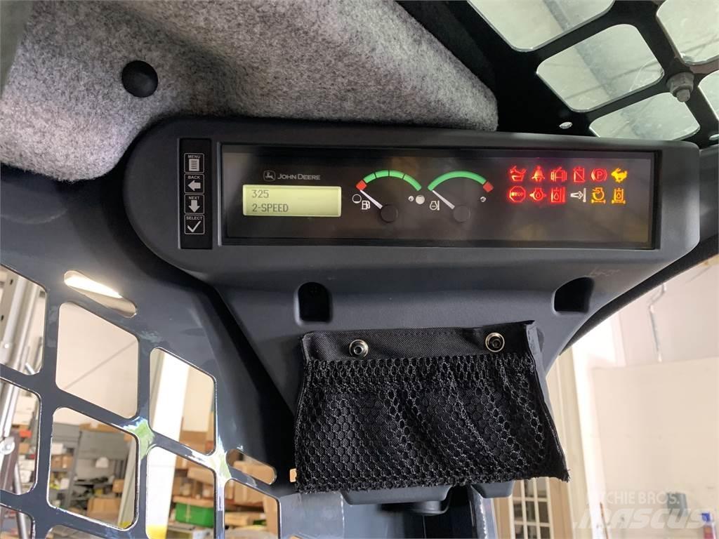 John Deere 325G Mini homlokrakodók