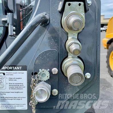 John Deere 331G Mini homlokrakodók