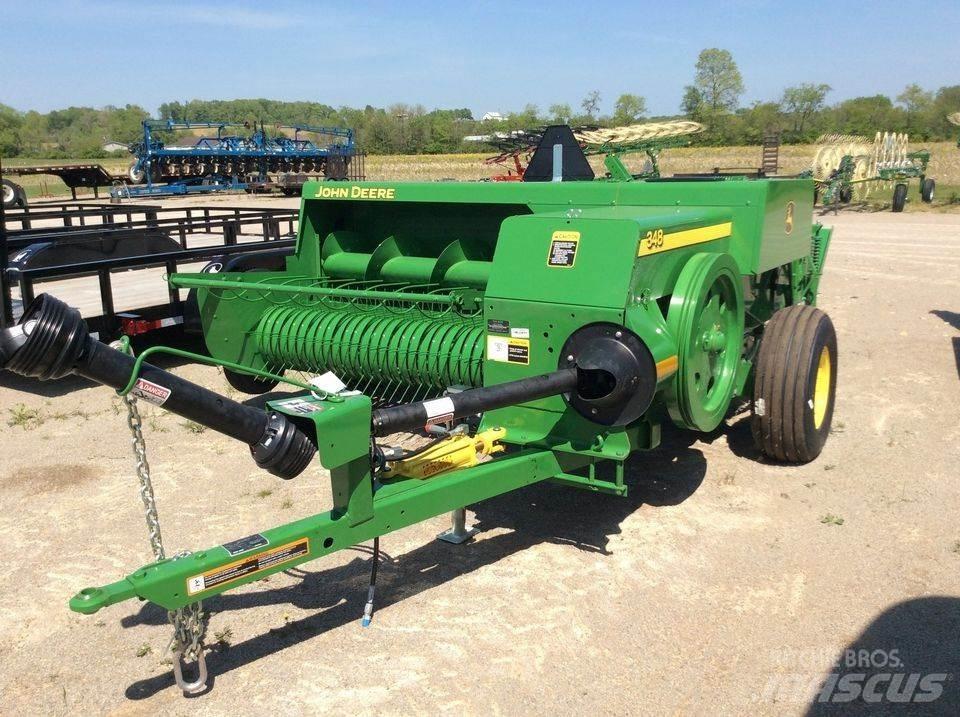 John Deere 348 Szögletes bálázók