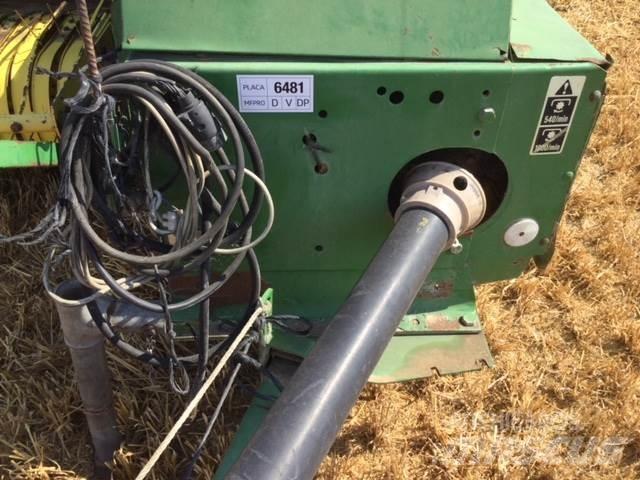 John Deere 349 Szögletes bálázók