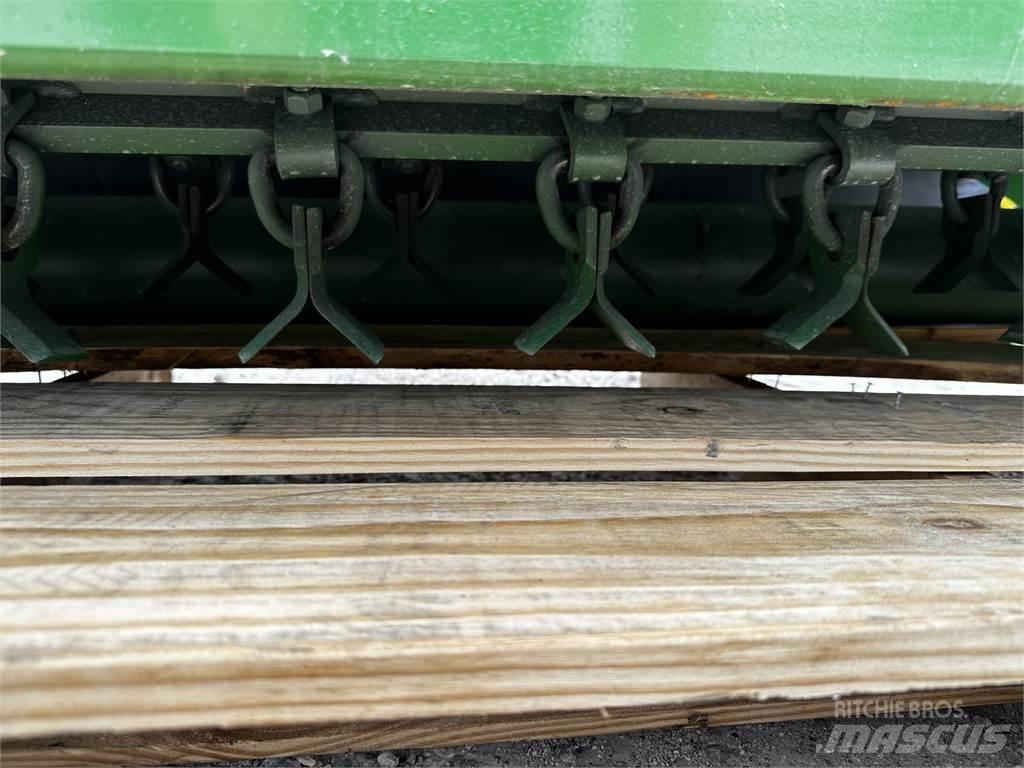 John Deere 390 Kaszák