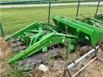 John Deere 400E Traktorok