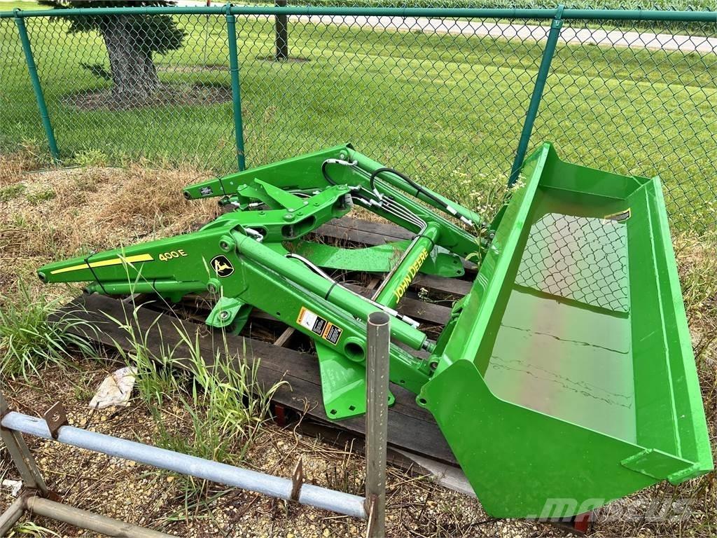John Deere 400E Traktorok