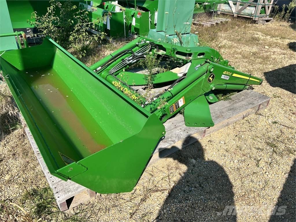 John Deere 400E Traktorok