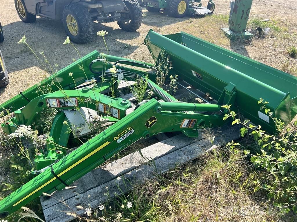 John Deere 400E Traktorok