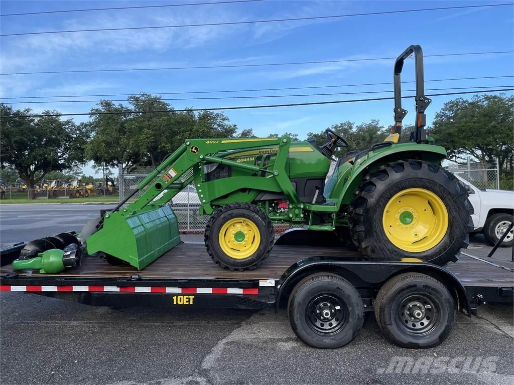 John Deere 4044M Traktorok