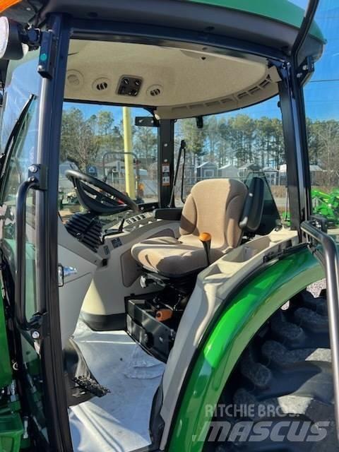 John Deere 4044R Traktorok