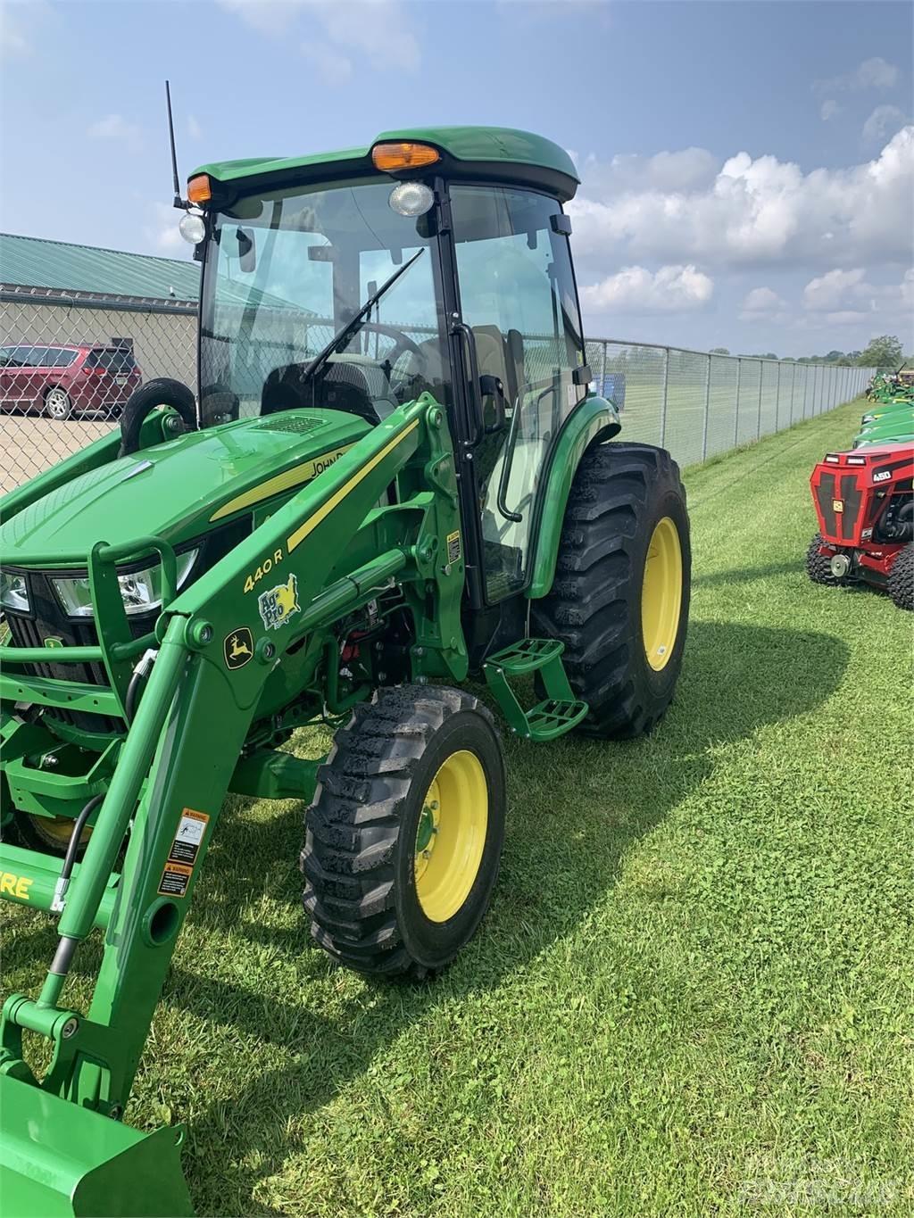 John Deere 4044R Traktorok
