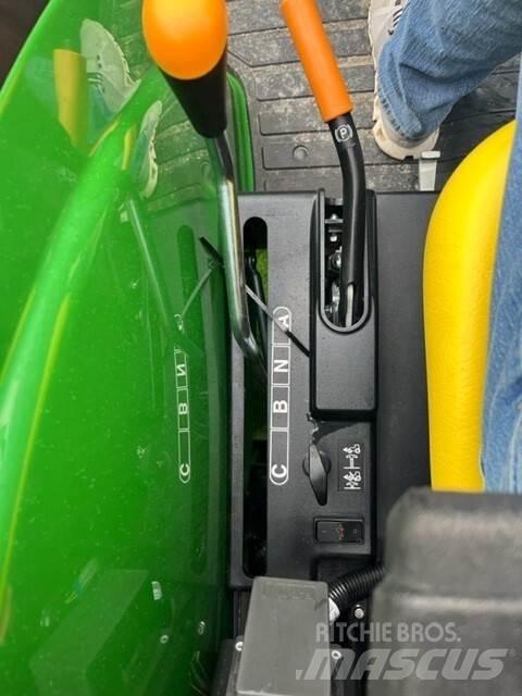 John Deere 4044R Traktorok