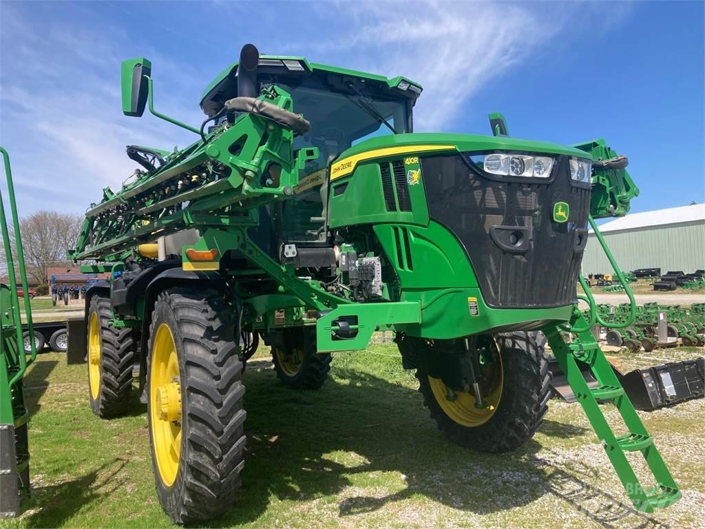 John Deere 410R Vontatott trágyaszórók