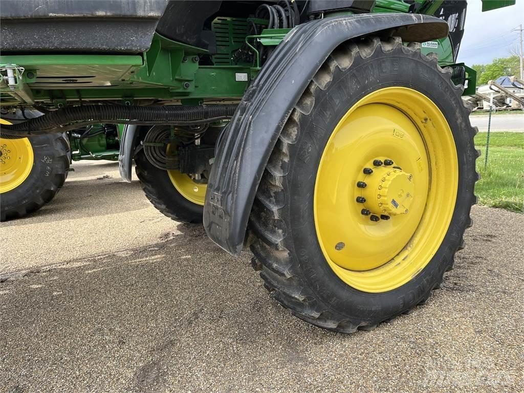 John Deere 412R Vontatott trágyaszórók