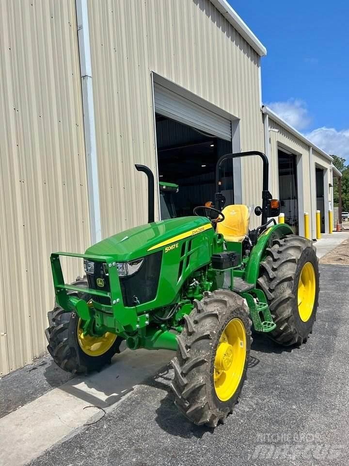 John Deere 5067E Traktorok