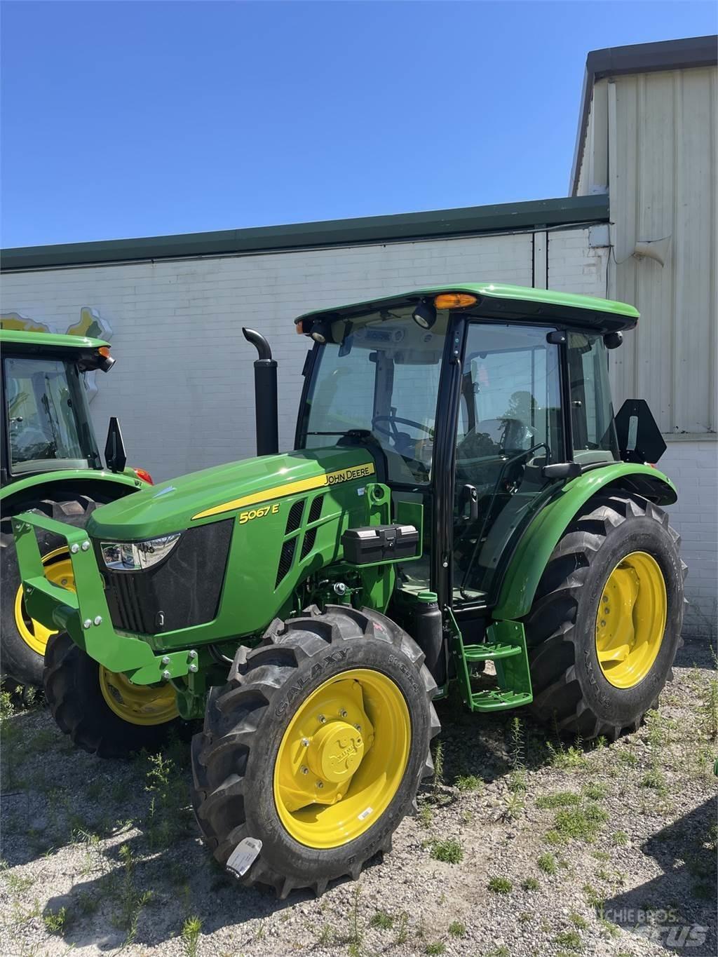 John Deere 5067E Traktorok