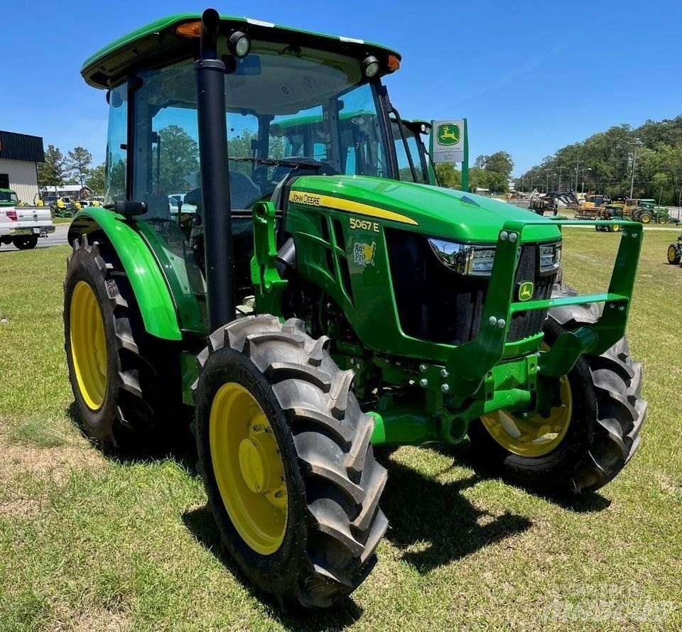John Deere 5067E Traktorok