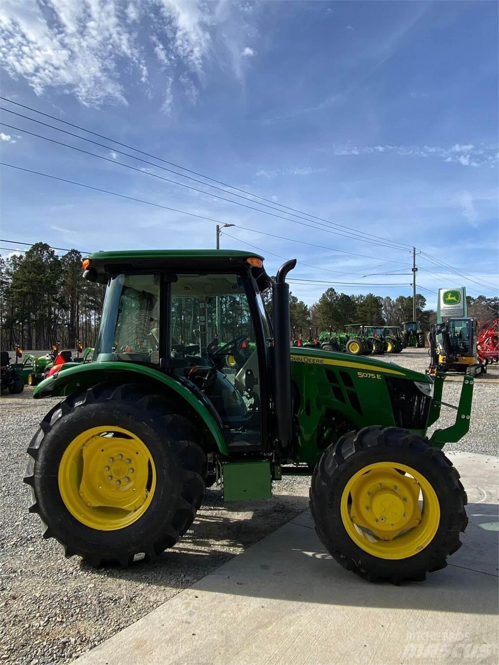 John Deere 5075E Traktorok