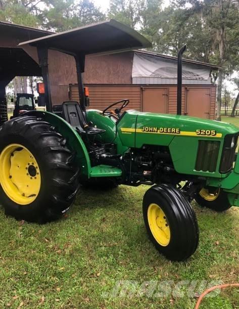 John Deere 5205 Traktorok