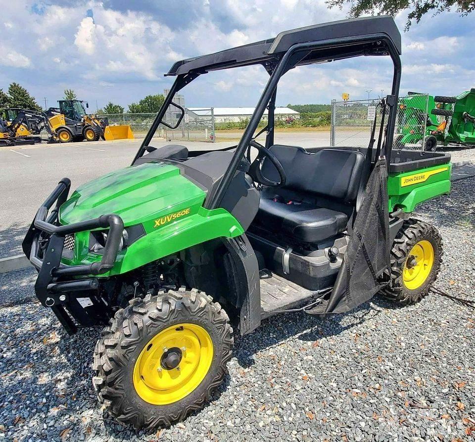 John Deere 560E Haszongépek