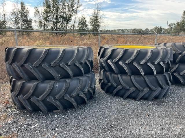 John Deere 600R Vontatott trágyaszórók