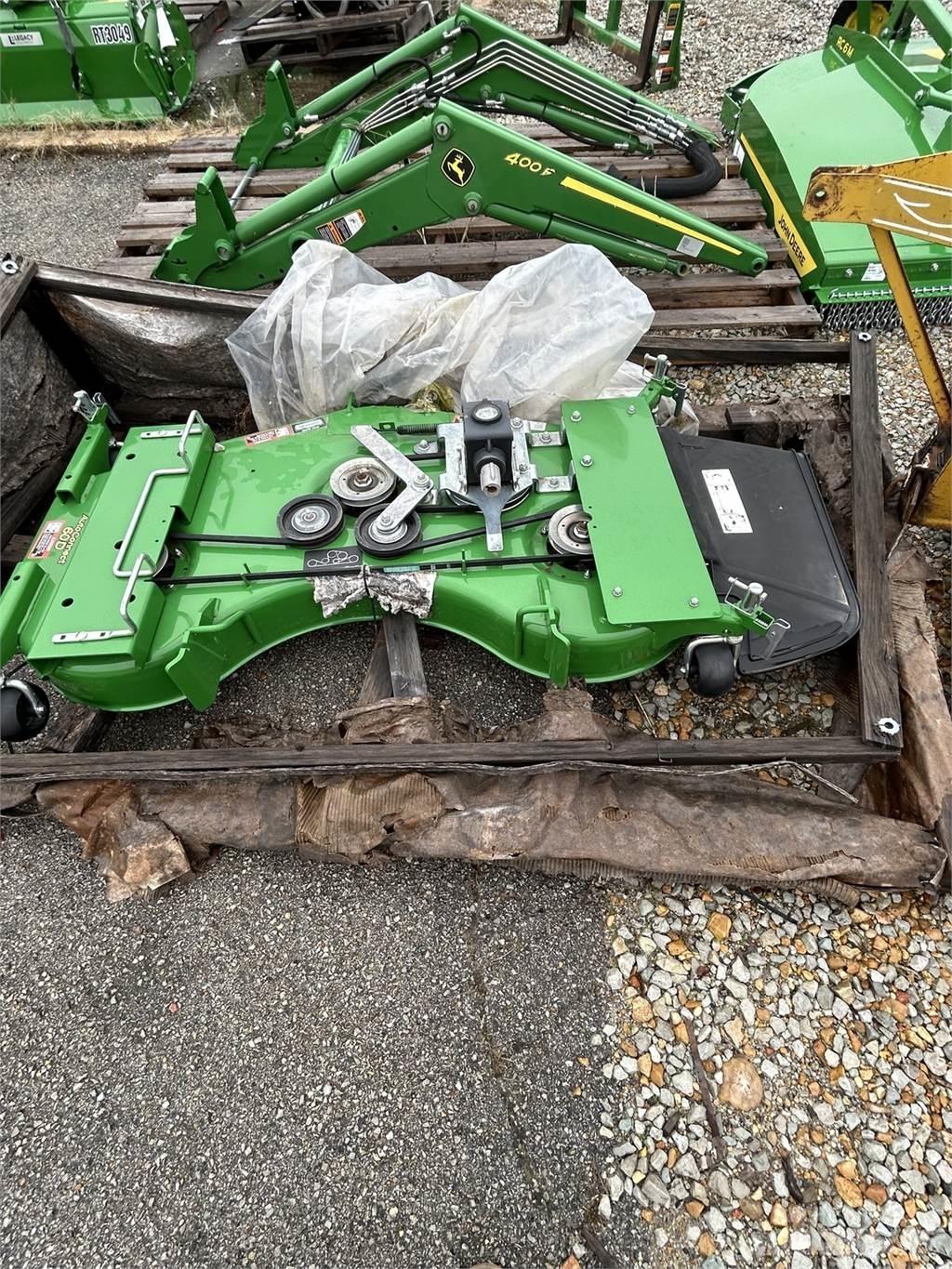 John Deere 60D Kaszák